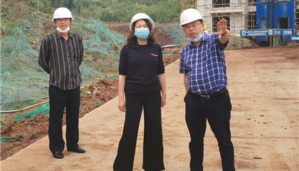 市國資委副主任張力到興學商務(wù)中心調(diào)研項目建設(shè)、疫情防控工作
